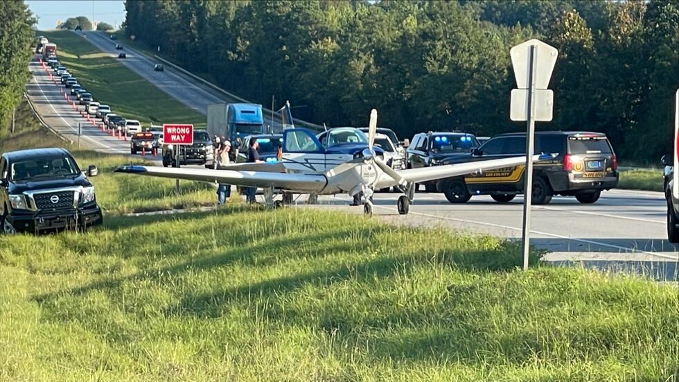 Plane makes emergency landing on Hwy 280 in Lee County