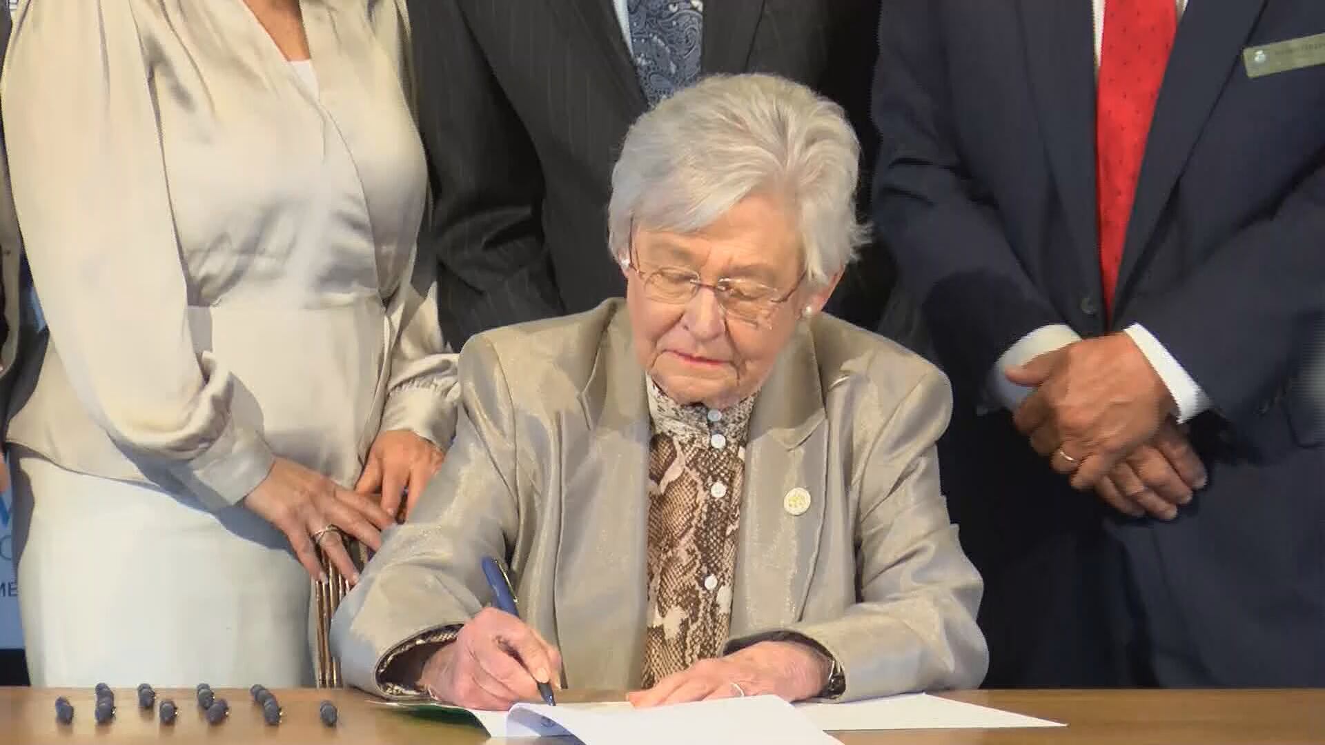 Gov. Kay Ivey establishes Alabama School of Healthcare Sciences to combat healthcare worker shortage - Vimarsana News