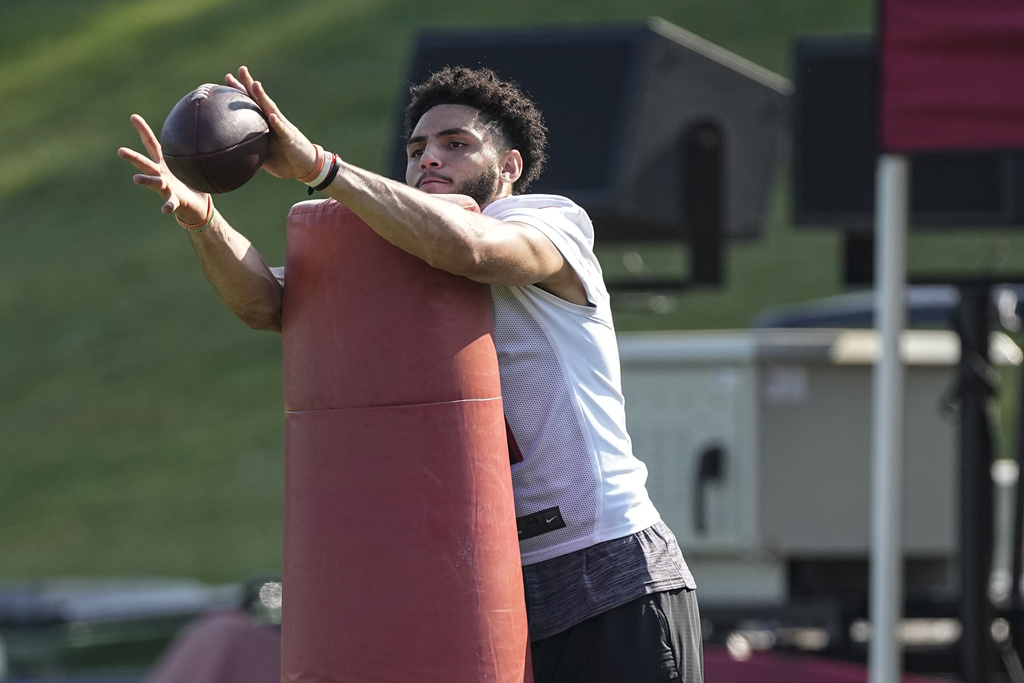 Atlanta Falcons wide receiver Drake London (5) does a receiving drill during the team's NFL...